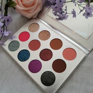 PUR Eyeshadow Palette with Vibrant Colors
